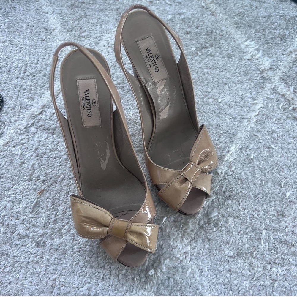 Nude and wood peep toe bow coquette Valentino heels